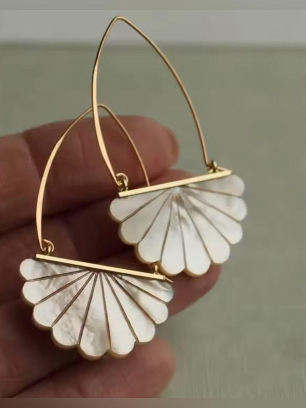 New Gold Shell Design Earrings - Picture 3 of 7
